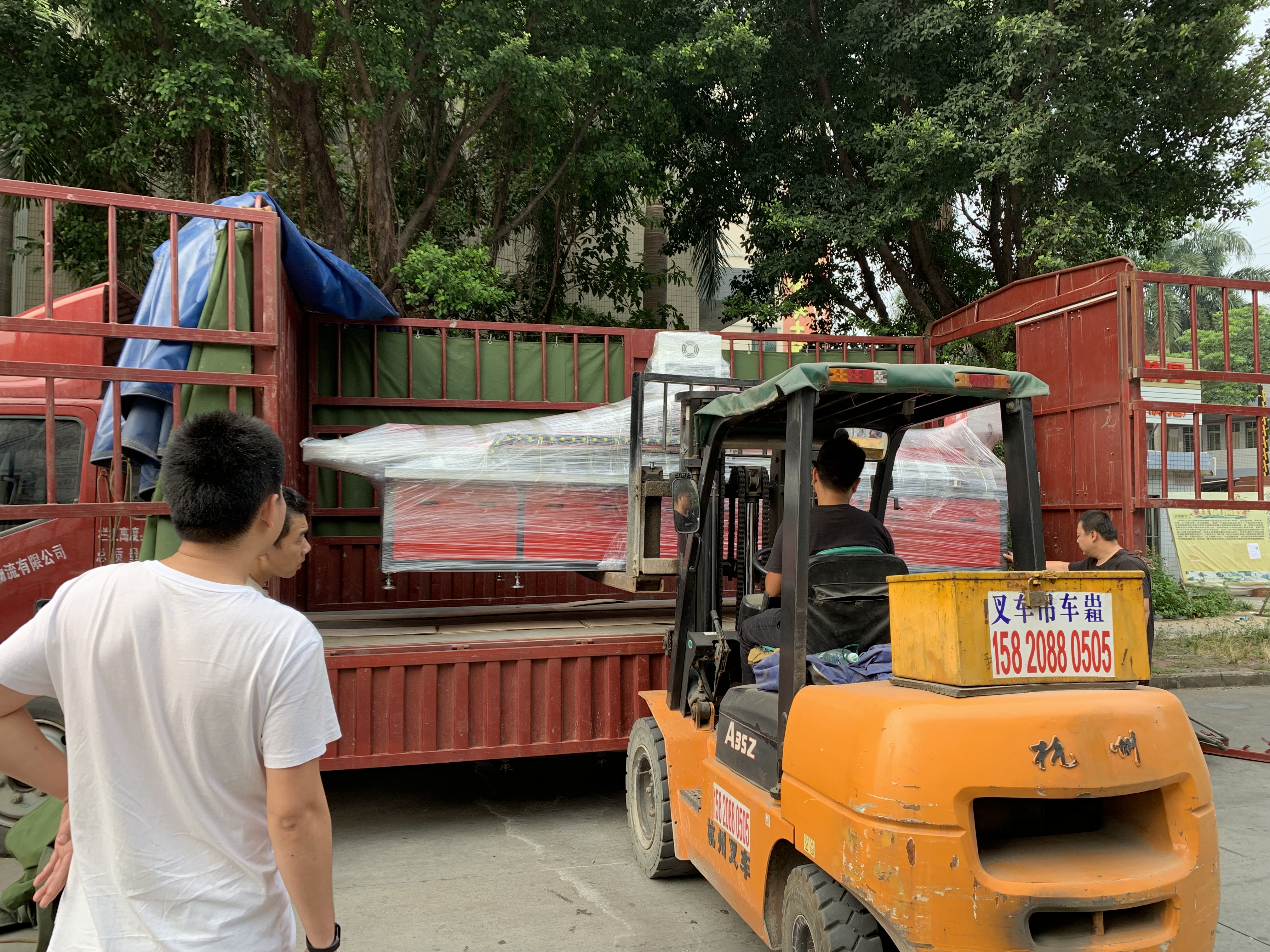 佛山王老板定制一臺三米數(shù)控鉆孔攻牙機(jī)